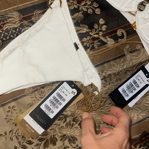 Bikini - Picture 7 of 10